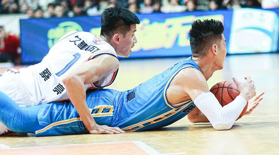 林书豪nba为什么被欺负（「杨毅专栏」林书豪在CBA受欺负了吗？）