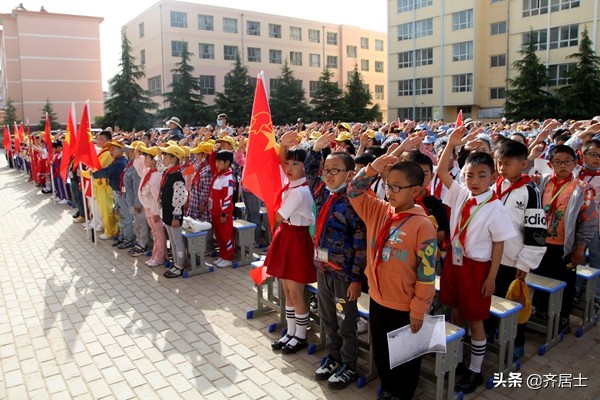 华亭市皇甫学校举行庆祝“六一”儿童节大会暨艺术节文艺汇演活动