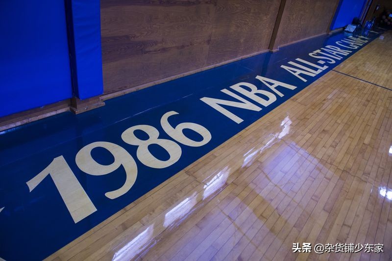 nba球场为什么要擦地(NBA球场木地板好在哪？3大要素造就高规格地板)