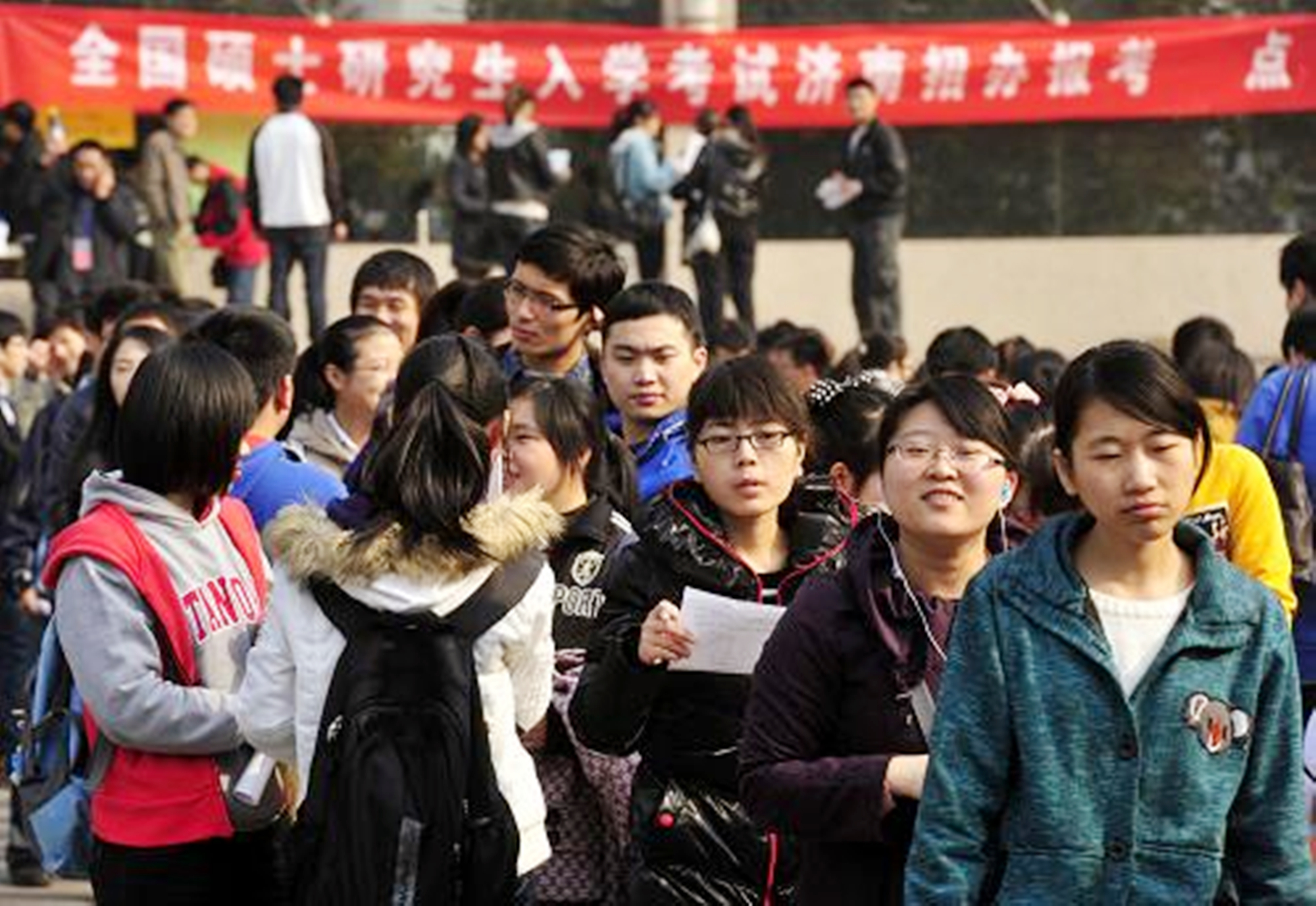 多地高校现“天价学费”，四年花费十多万，普通家庭直呼吃不消