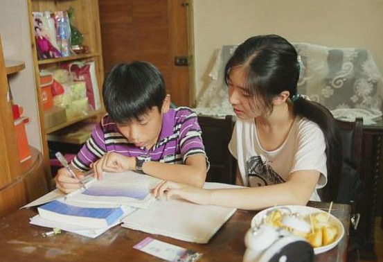 禁止一对一补习后，大学生家教也被点名，家长：你能怎么罚人家