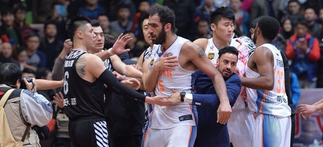 哈马德·哈达迪的NBA数据(NBA生涯薪金760万，在CBA打了7年，哈达迪赚到多少钱？)