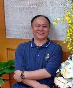 快刀项方由程天赐办演no13教头:教头是戴着帽子还有长靴出场的,嘴叼着