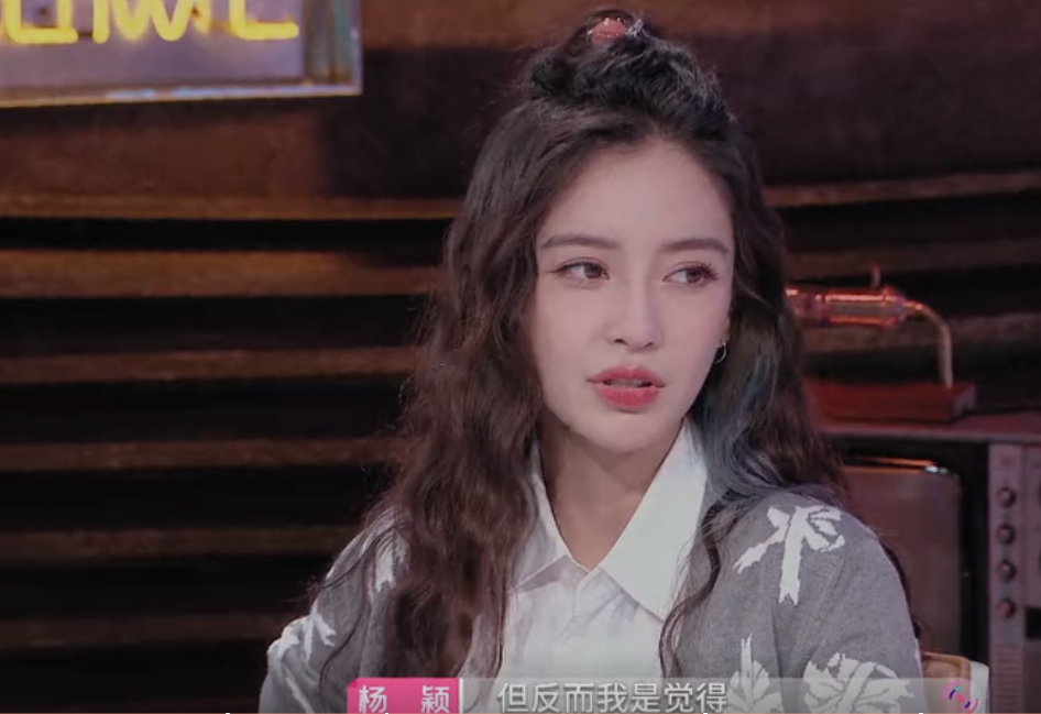 怒怼李菲儿后,杨颖自认感情里并不苛刻,少女感不输23岁的宋祖儿