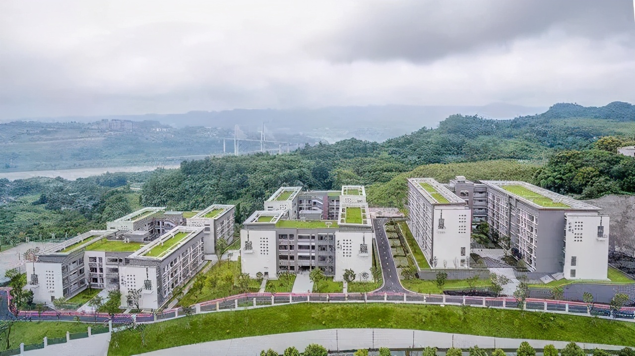 低进高出的典范，西附中学凭什么火遍重庆的家长圈