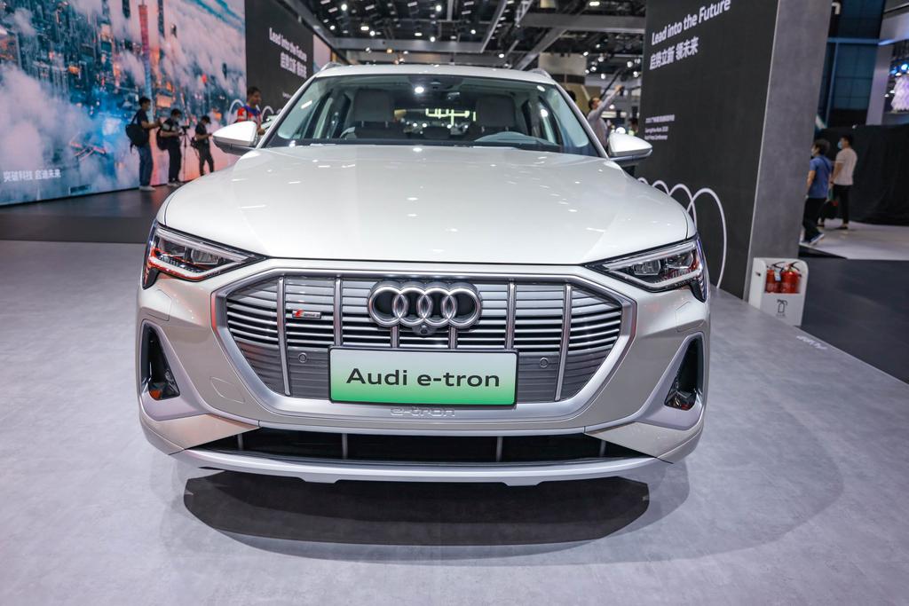 纯电动汽车：奥迪e-tron，纯电续航500公里，还是四驱SUV