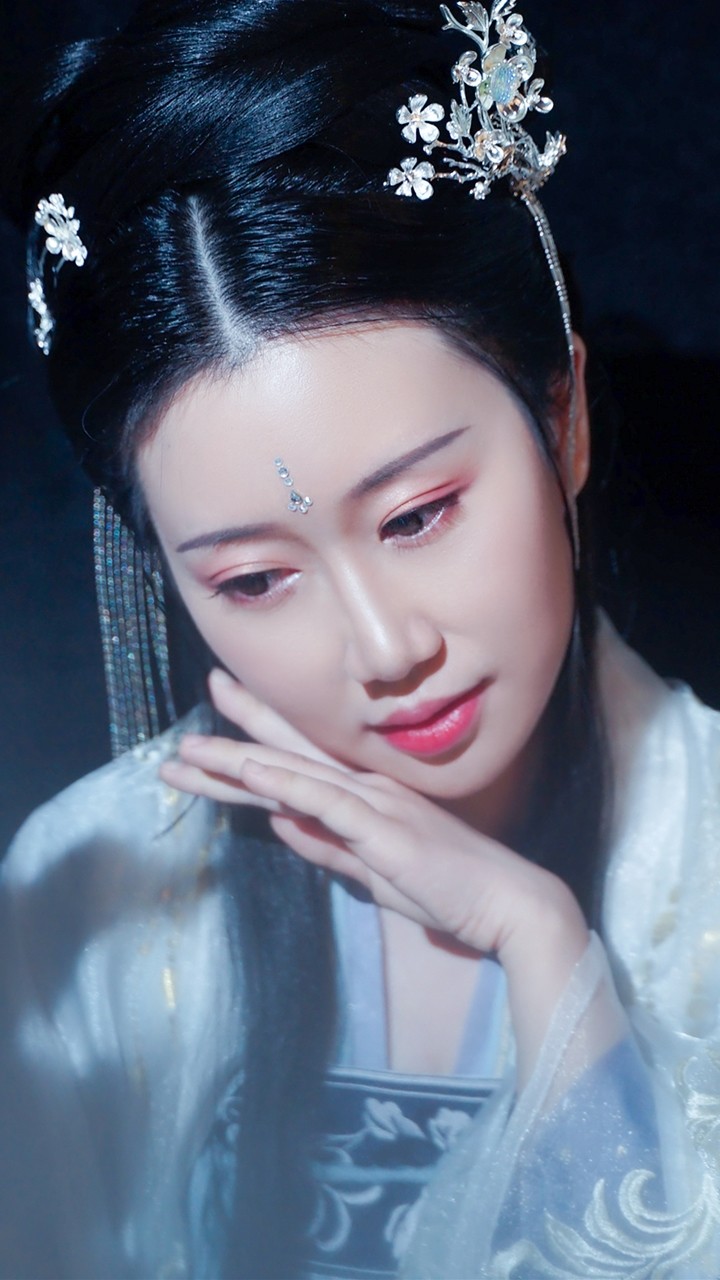 critty/熙影,代表作:《杏花弦外雨》《不谓侠》《仙踪》这是入坑的一