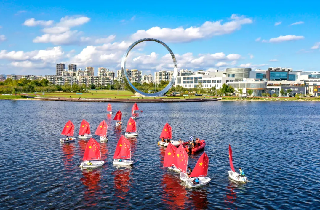 来荣成读大学：在蓝天碧海间绽放最美青春