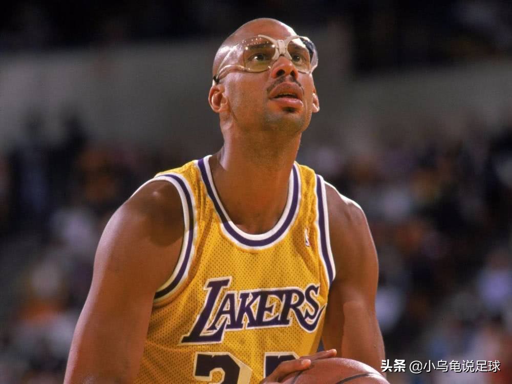 贾巴尔职业生涯6次获得总冠军,2次当选总决mvp.