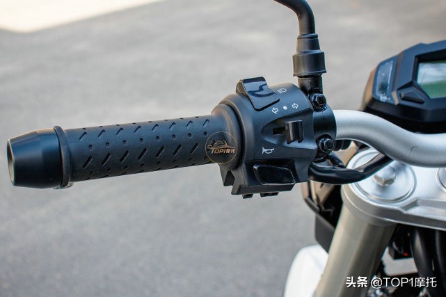 零百加速5秒出头 无极500R实拍 国产最好的中量级街车
