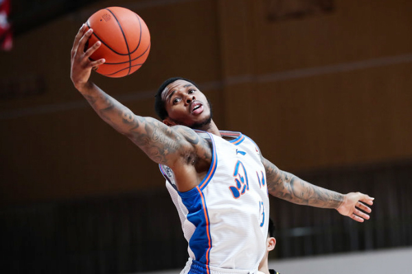 四川cba亨特哪里人(场均超26 5 3,亨特上演"备胎上位",四川的"原配"