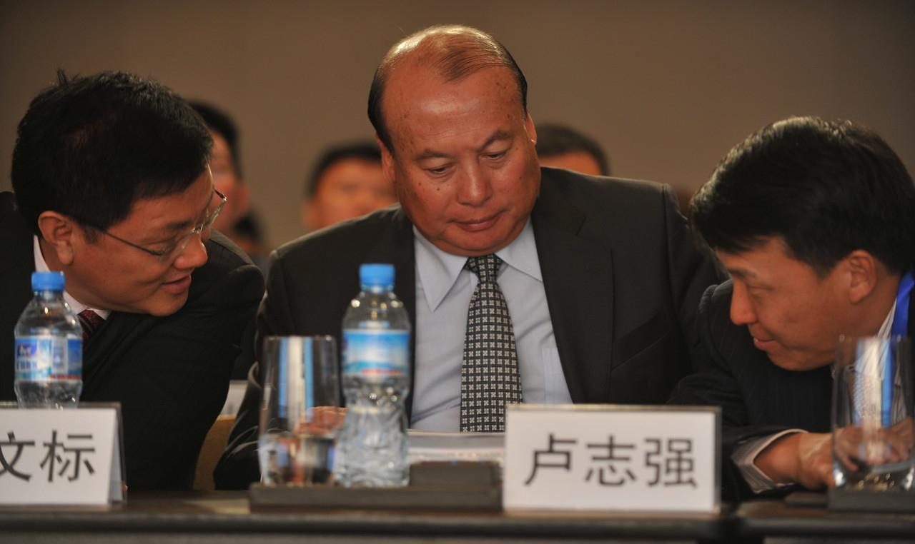 山东首富资助王健林25亿，控股公司是李嘉诚2倍，却欠下2000亿