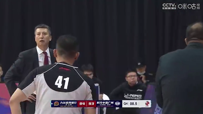 cba双标是哪个球员（裁判犯错，教练担责？CBA判罚双标太严重，郭士强，这次你真没错）