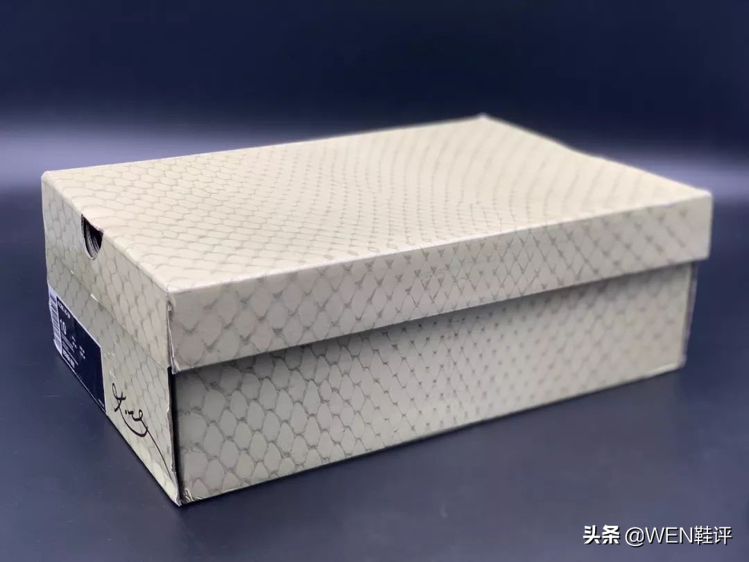 科比哪款篮球鞋实战最好（科比退役后最好的实战球鞋？Nike Kobe AD Mid开箱测评）