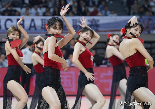 啦啦队为什么和cba交往（一年才挣万把块！年轻女孩为何还争当CBA啦啦队员？主要3点原因）