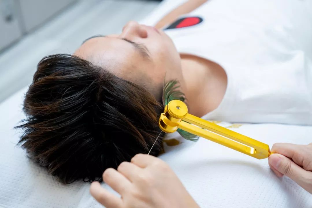 耳朵里面长了个硬包 耳朵脸颊交界处硬包-游趣网