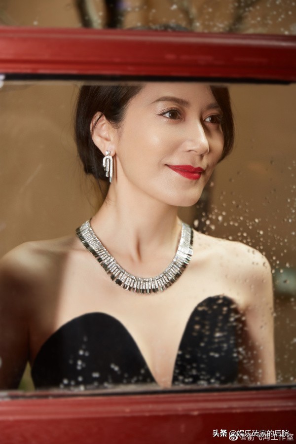殷桃的“少女感”确实意有所指，但指的却是普罗大众