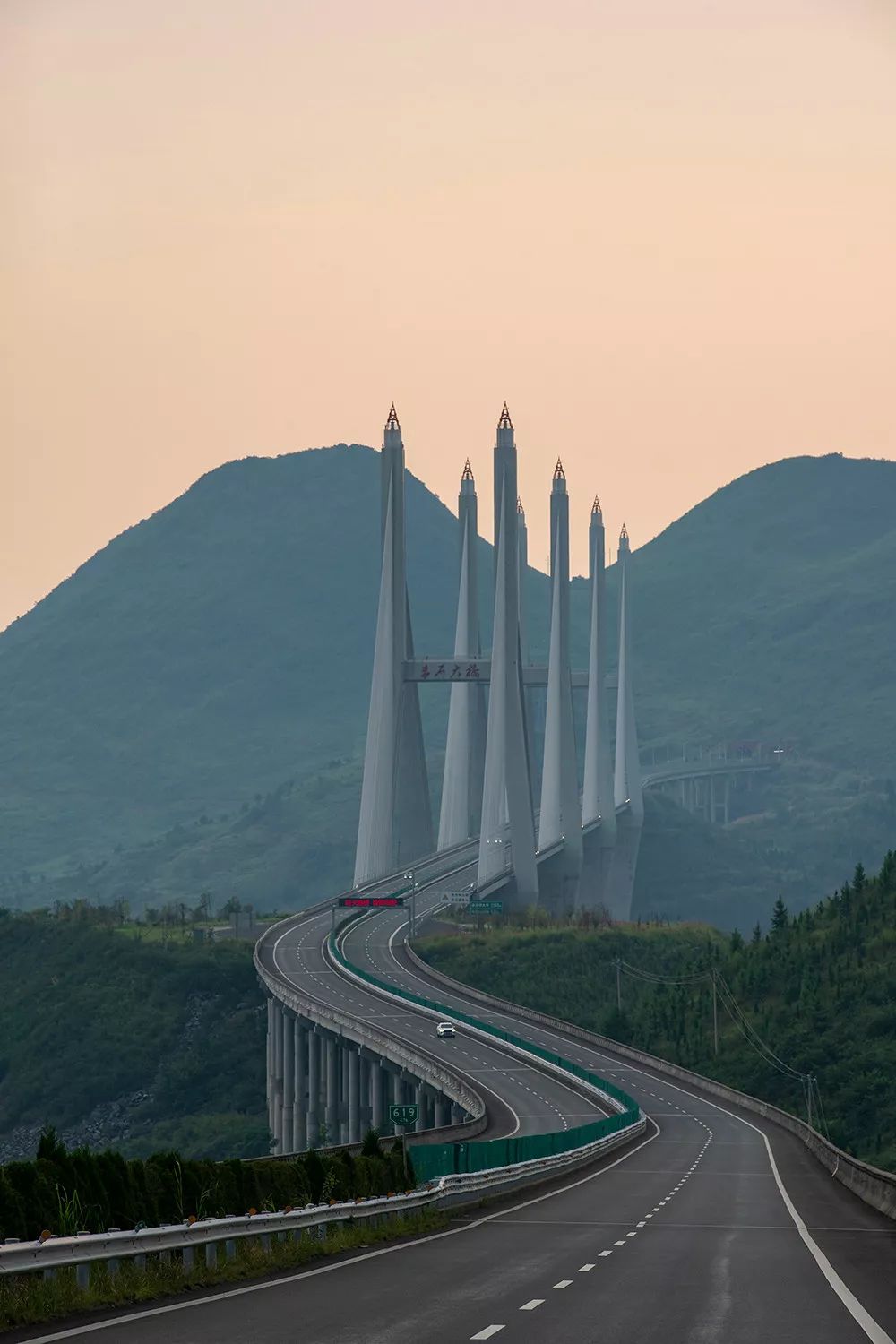 凉山赛车(环中国自驾游集结赛，重走长征路，致敬红军魂)