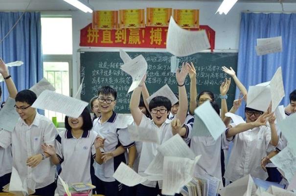 2021高考各省“难度排行榜”出炉，不同省份难度不同，江苏被反超
