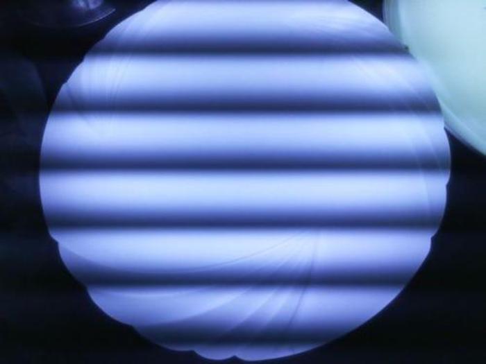 买灯时,你还可能听到一个概念叫做频闪,有人会告诉你,有频闪的灯对