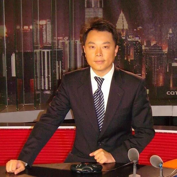 人才,中国电视艺术家协会会员,中国散文学会会员,重庆作家协会会员