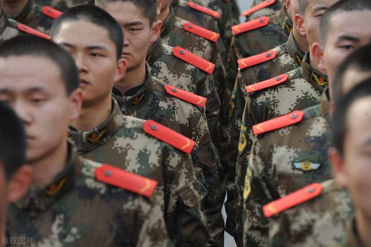 直招士官如何？要不要报名？对比义务兵区别在哪？给大家分析分析