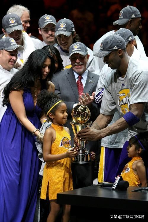 2008-2009nba总决赛（2008-2009赛季，湖人阵容是靠什么拿到总冠军的？加索尔：科比）