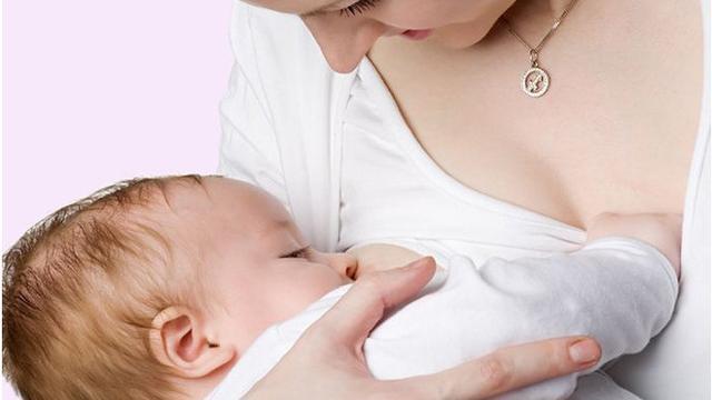 新生儿该如何喂奶,成为新手宝妈们的难题,有了这份指南不必再愁