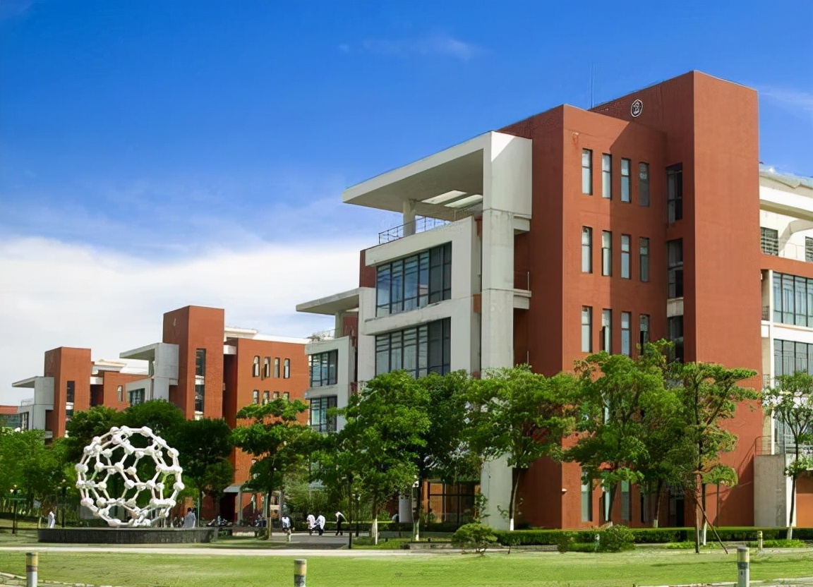 上海这所大学火了！毕业生就业率超90%，还培养了多名院士校友