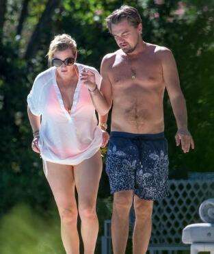 主角莱昂纳多和凯特·温斯莱特,也被拍到一起在法国圣特罗佩海边度假