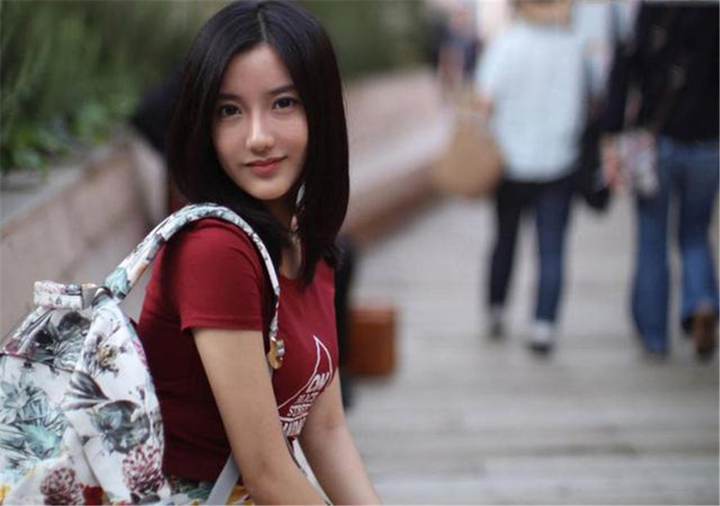 清华校花走红，文化课和艺考都是第一名，颜值与才华并存