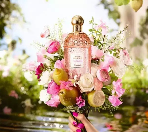 知名艺术家李晓玲为你解密，一生必须拥有的十瓶经典款香水