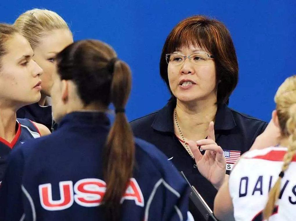 郎平为什么去美国执教(郎平86年退役为何执意出国?