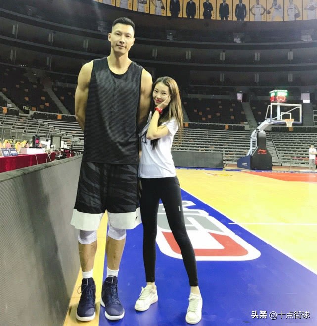 为什么nba拉拉队都很胖(相比广东男篮的拉拉队长黄逸辉，这名南京拉拉队员因“丰腴”走红)