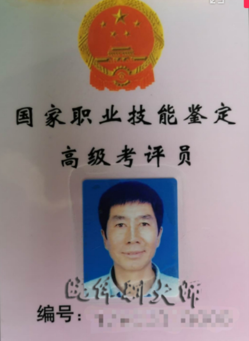 30余年训犬师刘晓伟10年间矫正不良行为问题犬2000余只