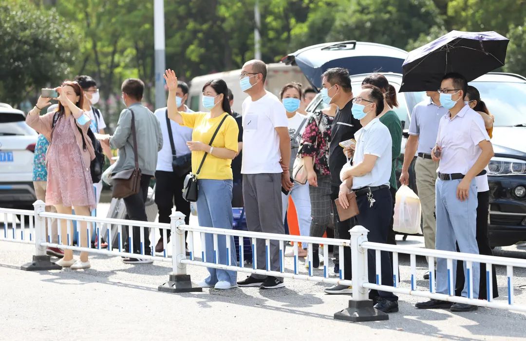 萌新你好 | 终于等到你！2020江苏大学新生报到现场直击