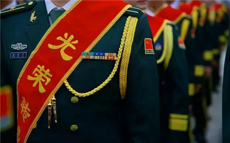 這個政策好！現役榮立一等功，退伍后每月額外領2000元榮譽金