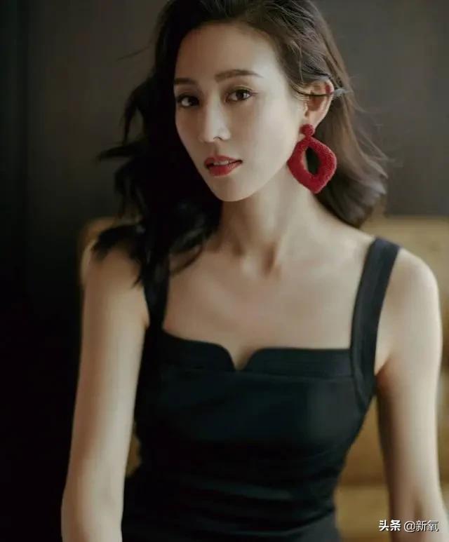sm国内女女图片(sm公司又推出了新女团，她的脸到底有多细？)