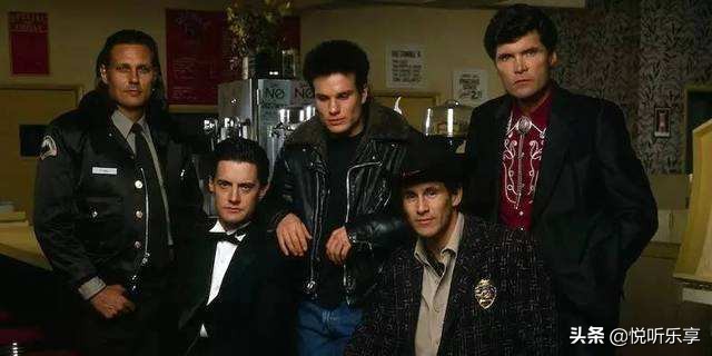 正如大卫·林奇所说“我喜欢进入另一个世界，喜欢神秘而费解的东西。所以我不太喜欢事先知道的事情。我喜欢发现的感觉。我觉得这是连环故事的最高场所之一。你可以进入故事，然后会变得更深、更深刻。”可以。你开始感到那个神秘，事情开始浮出水面。」在创作现场，Angelo基本正确地捕捉了Lynch对配音给予故事情节的要求，无论背景环境、人物设定、心理活动、气氛表现如何，都与Lynch的想法高度吻合。