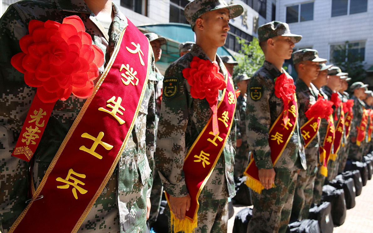 大学生当兵好不好,在校大学生当兵好不好