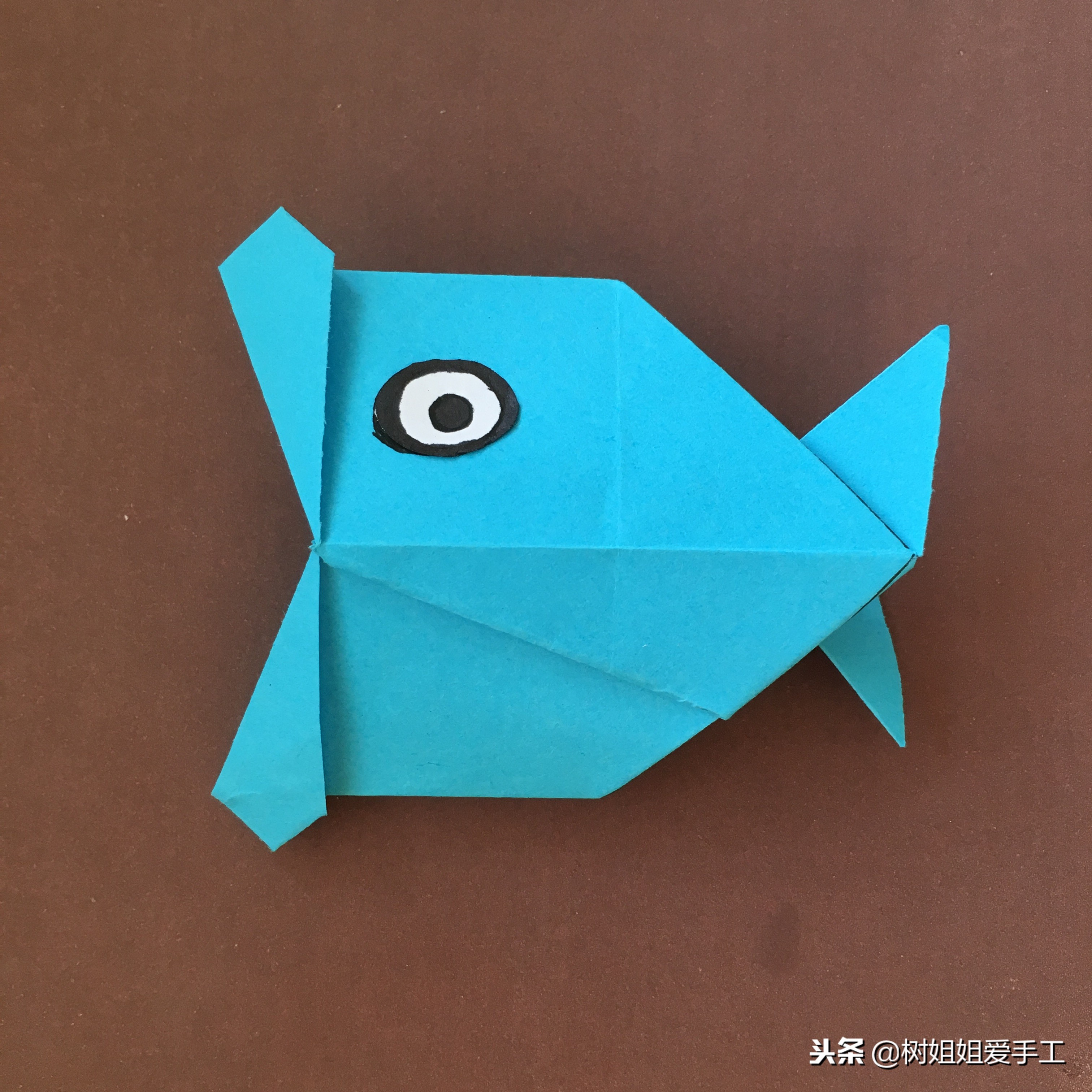 亲子手工:会嘟嘟嘴的大嘴鱼折法