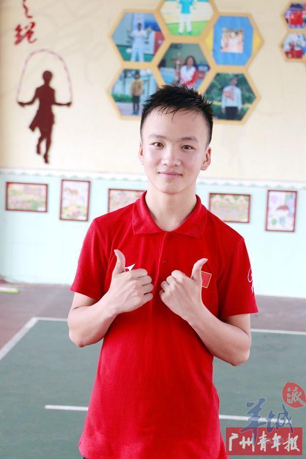 世界杯跳绳怎么练(揭秘！家境贫寒的18岁少年如何成为跳绳世界冠军？)