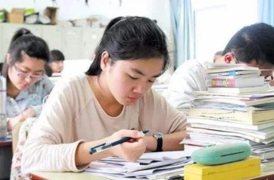 英语或将被踢出高考，教育部做出回应，家长：用处不大应该取消