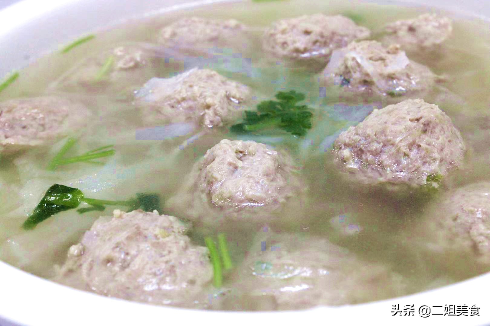 外面卖的"火锅丸子"这么便宜,到底是什么做的?看完后别再买了