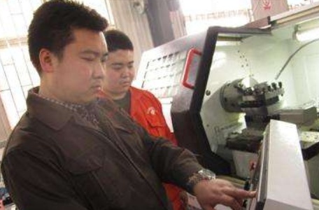 2011年他不顾家人反对，从北大退学改读技校，后来怎么样了