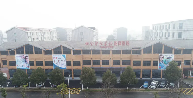 部分学费全免！初中毕业就能报名！留学回国可拿本科文凭、湘雅教授授课…湖南护理学校招生