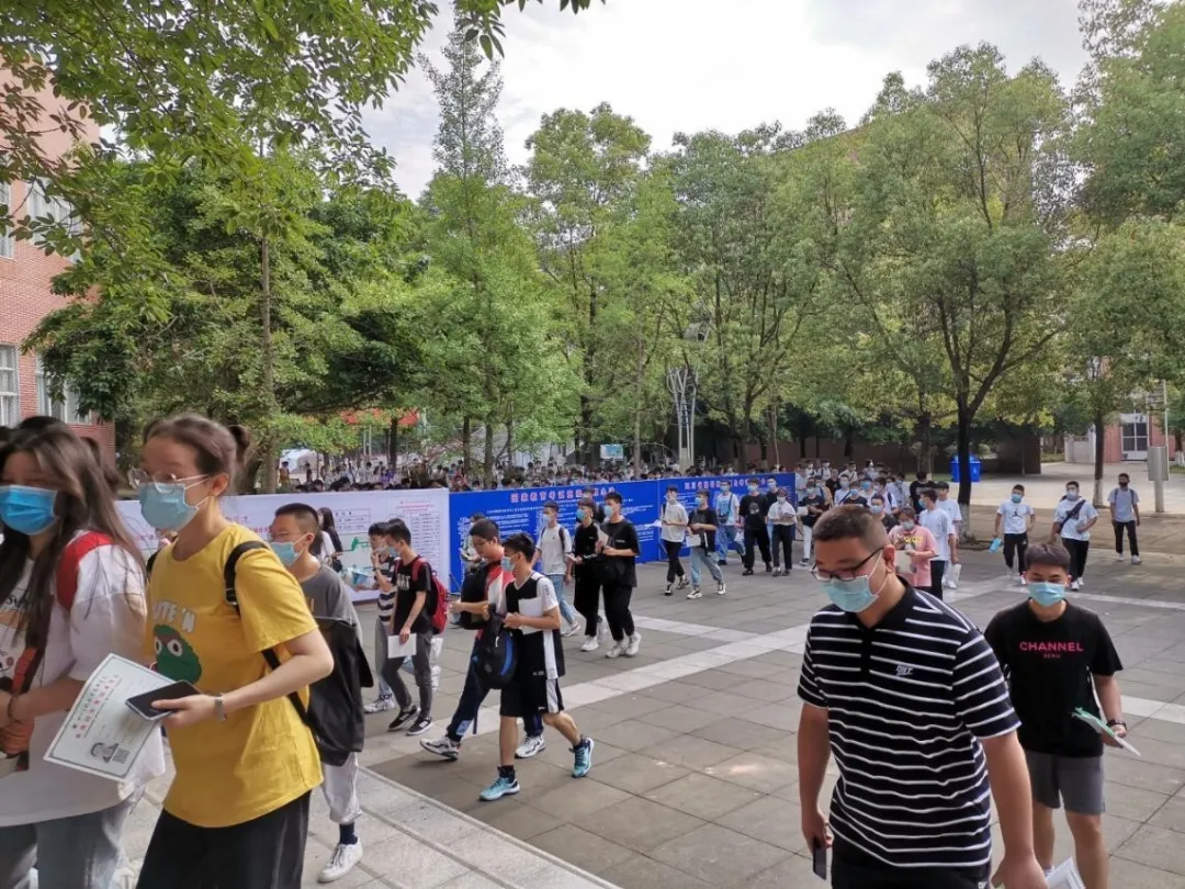 四川高职单招参考人数再创新高，90所高校招生超21万