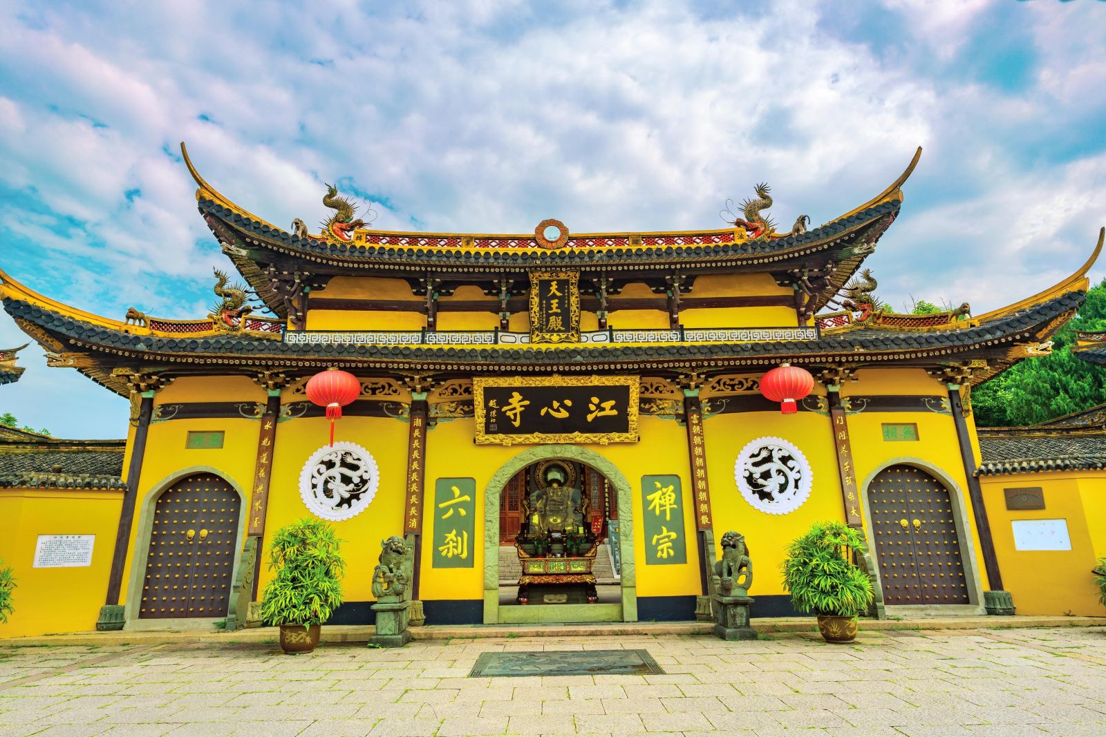 温州有座江心寺,寺中有副对联,字都认识却不会读