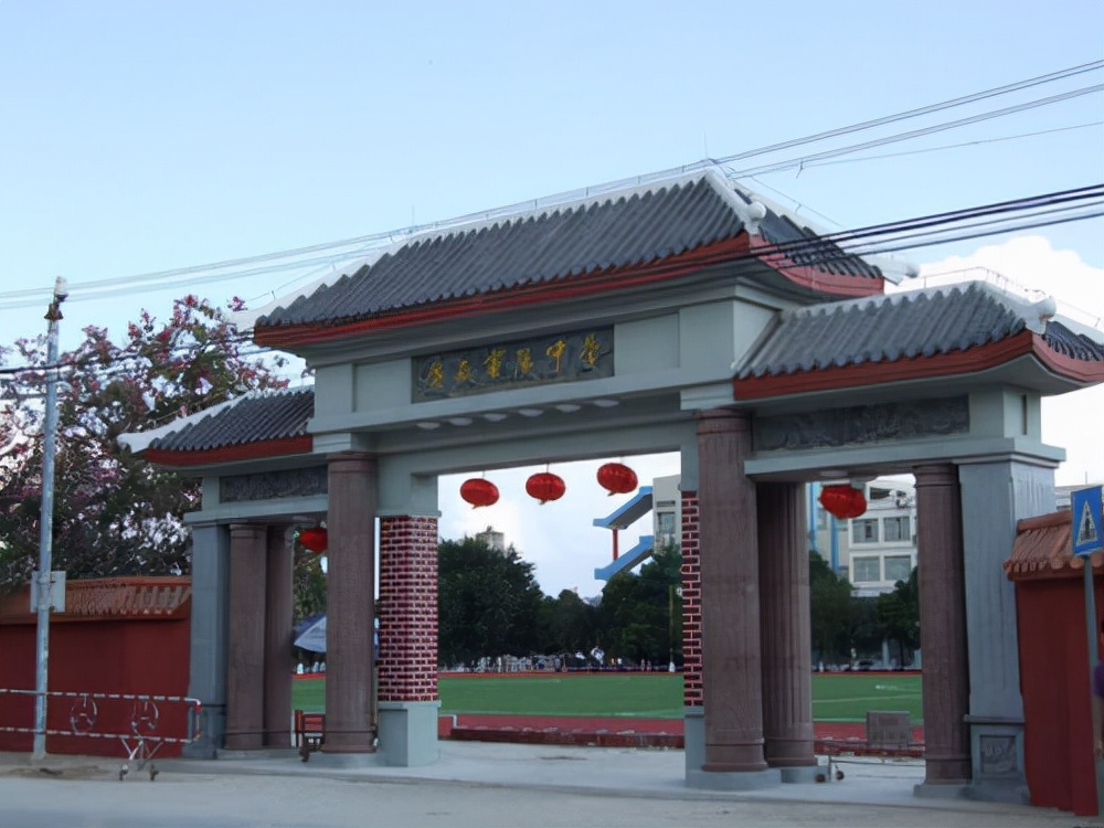 1,北流高中:广西目前一本上线人数最多的县级中学,实力强劲.