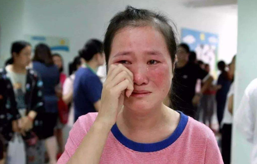 43岁女人坦言：当住家保姆工资8千，钱挣了不少，可每天都想辞职